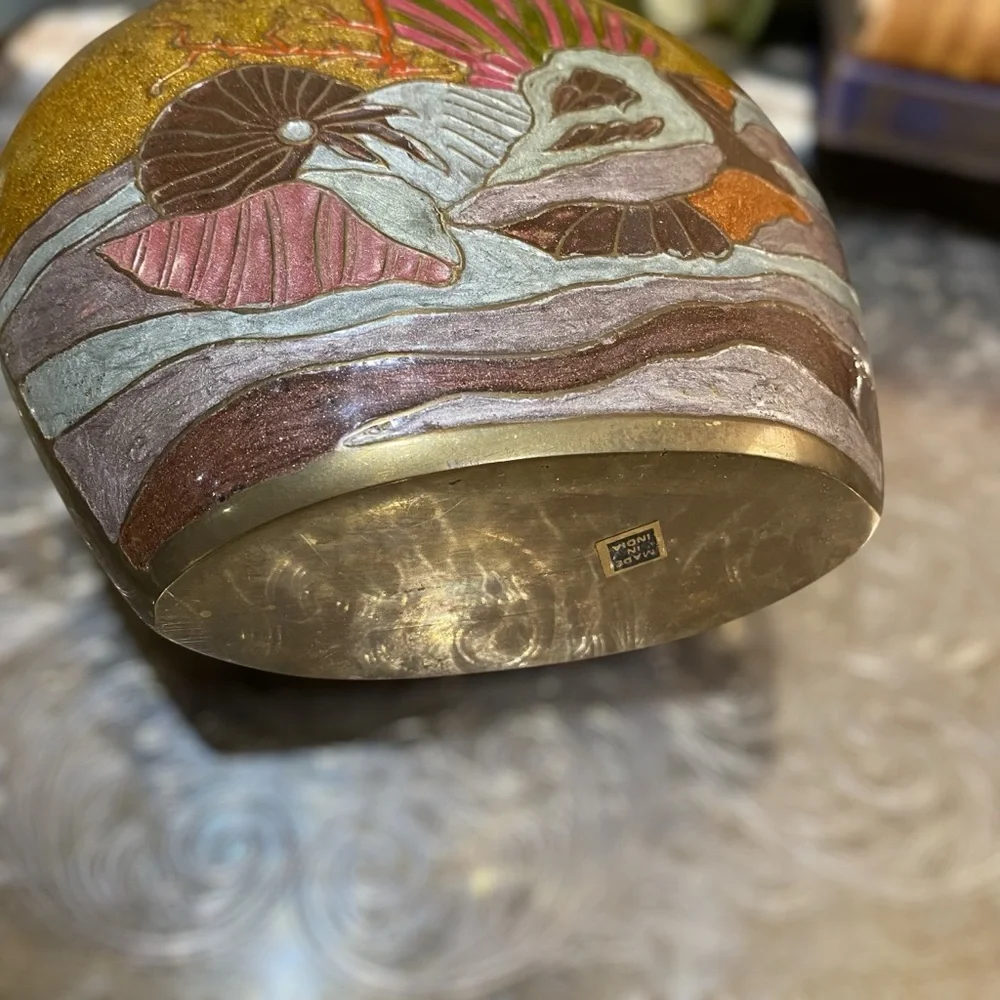 Vintage Cloisonne Enameled Solid Brass Vase Shell Coral Design - Picture 7 of 10